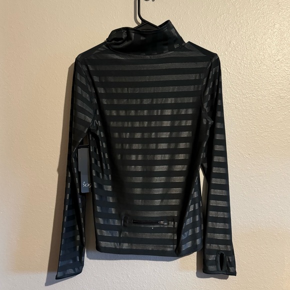 VOGO Athletica NWT 1/4 Zip Top - Picture 2 of 3